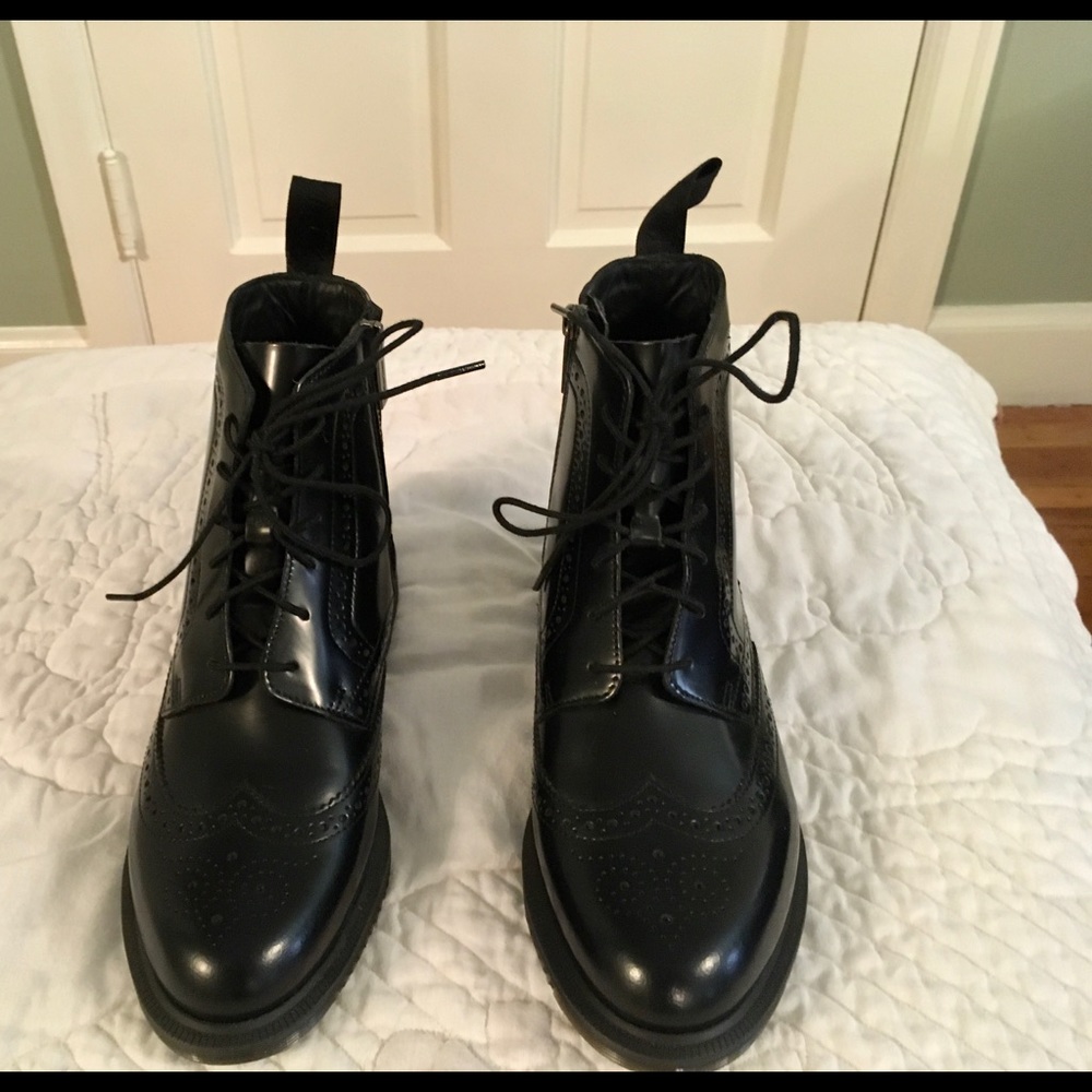 Dr. Martens Delphine Black boot side zip